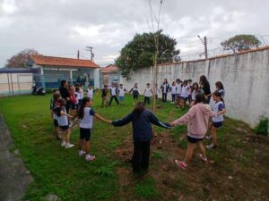 Prefeitura incentiva plantio de árvores em diversas ações