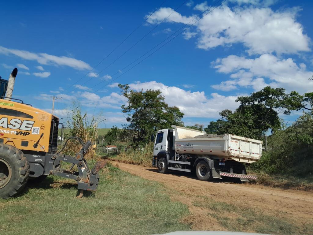 Estradas rurais recebem manutenção para garantir mobilidade e apoio aos produtores em Pinda