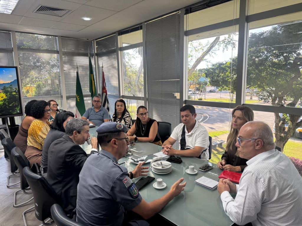 Prefeitura e órgãos de segurança alinham fluxo de atendimento à mulher vítima de violência