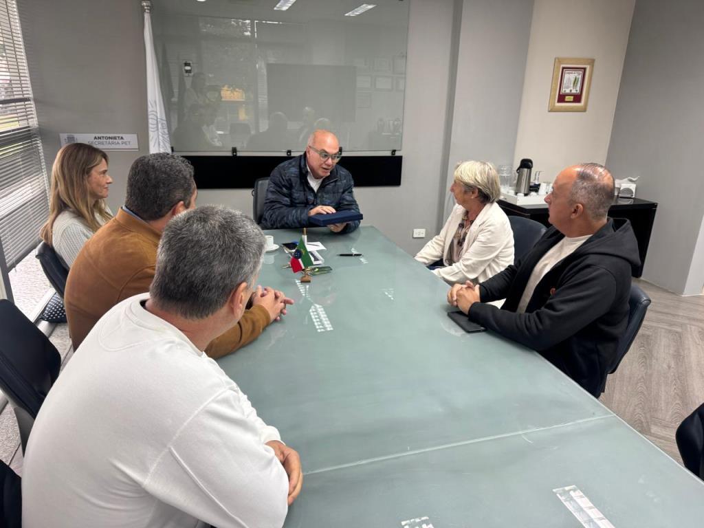 Prefeitura homenageia servidores que completaram 40 anos de serviço público