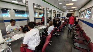 Primeira-dama visita Pinda para acompanhar cursos da Carreta de Formação