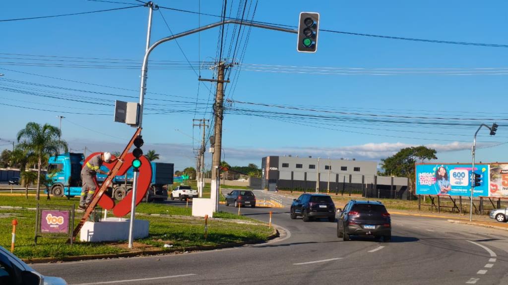 Semafóros na rotatória entre Cidade Jardim e Araretama entram em testes e vão funcionar na segunda-feira