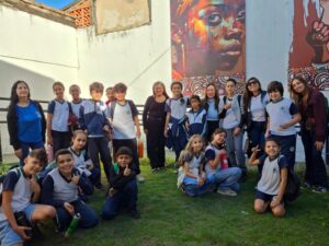 Quintas de Histórias reúne mais de 120 crianças e promove viagens pelo folclore brasileiro e pela cultura africana