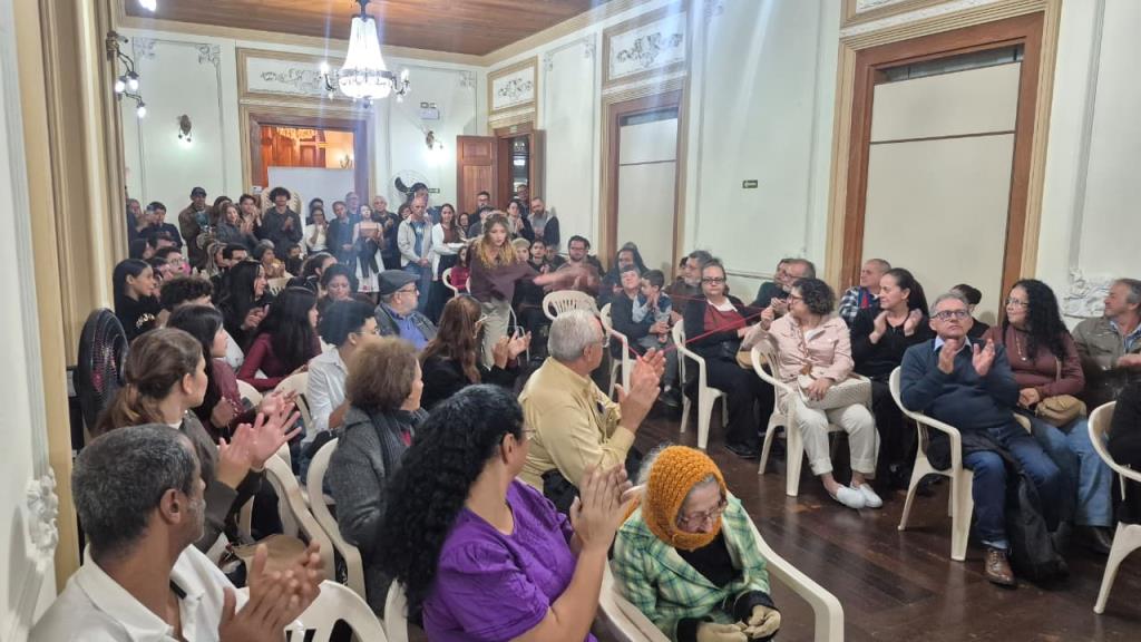 Mostra 10 de Julho celebra a arte e os talentos de Pindamonhangaba em noite de abertura no Museu Histórico