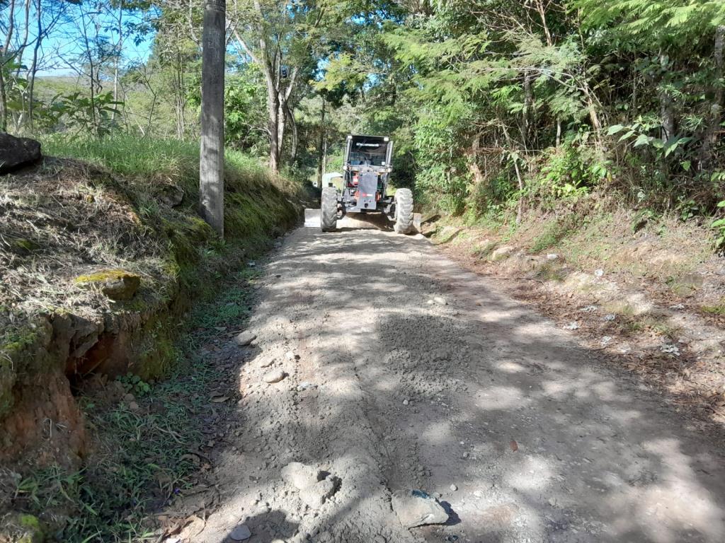 Prefeitura inicia operação regionalizada de manutenção das estradas rurais de Pinda
