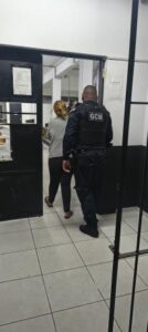 GCM age rapidamente após pedido de socorro e prende mulher por descumprimento de medida protetiva