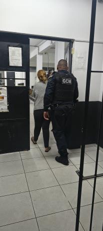 GCM age rapidamente após pedido de socorro e prende mulher por descumprimento de medida protetiva