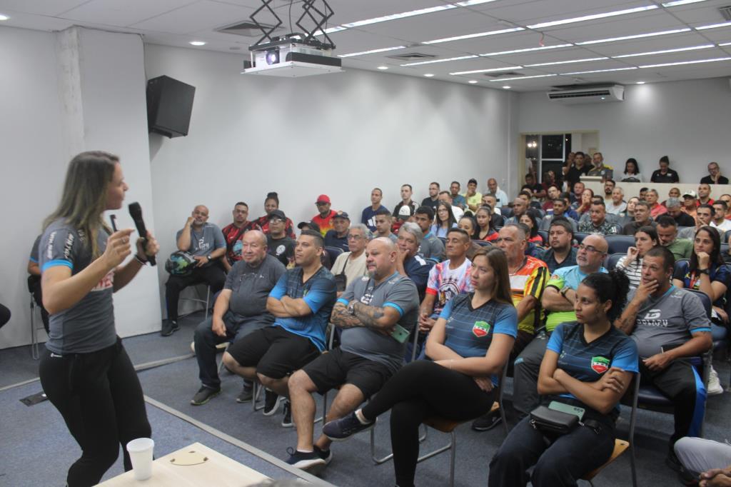 Liga Pindamonhangabense promove encontro sobre alteração das regras do futebol