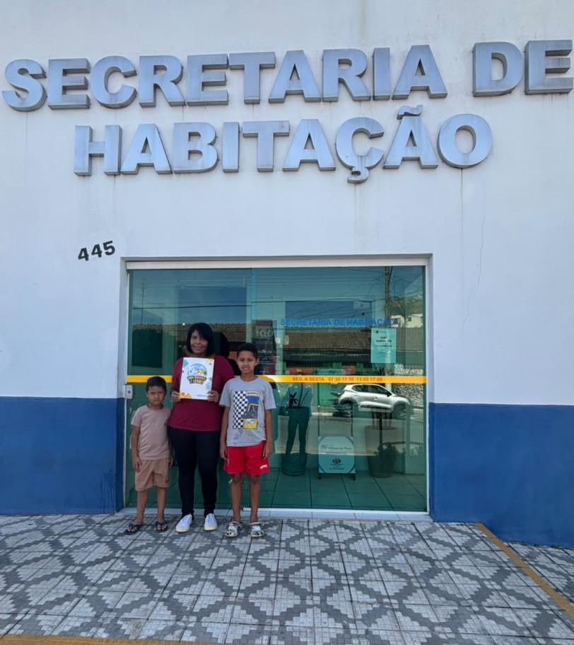 Secretaria de Habitação entrega contrato de doação e avança na regularização de imóveis no Castolira