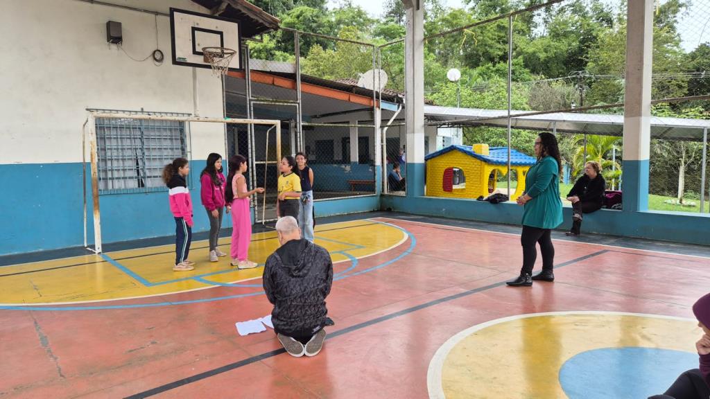 Alunos de Pinda preparam recepção especial para escritora Flávia Lins e Silva, nesta sexta-feira (25)