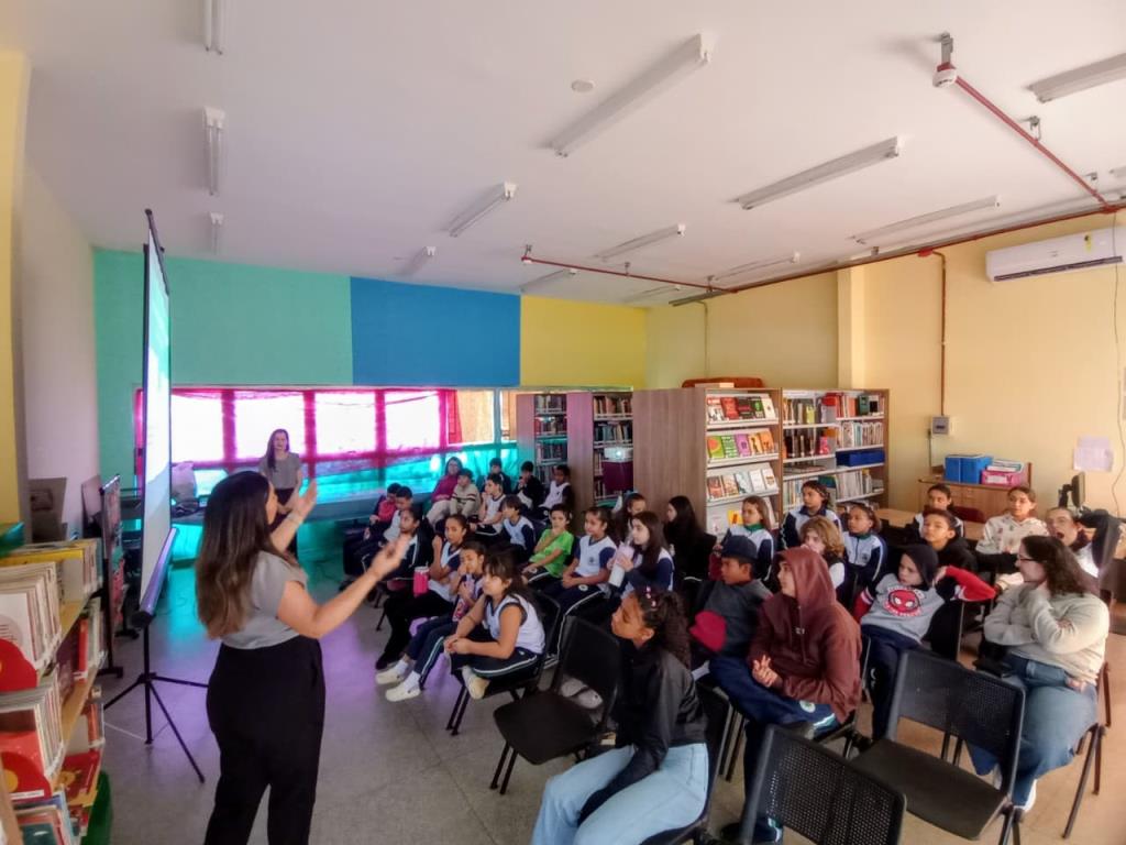 Biblioteca da Estação Cidadania recebe oficina de educação financeira para crianças