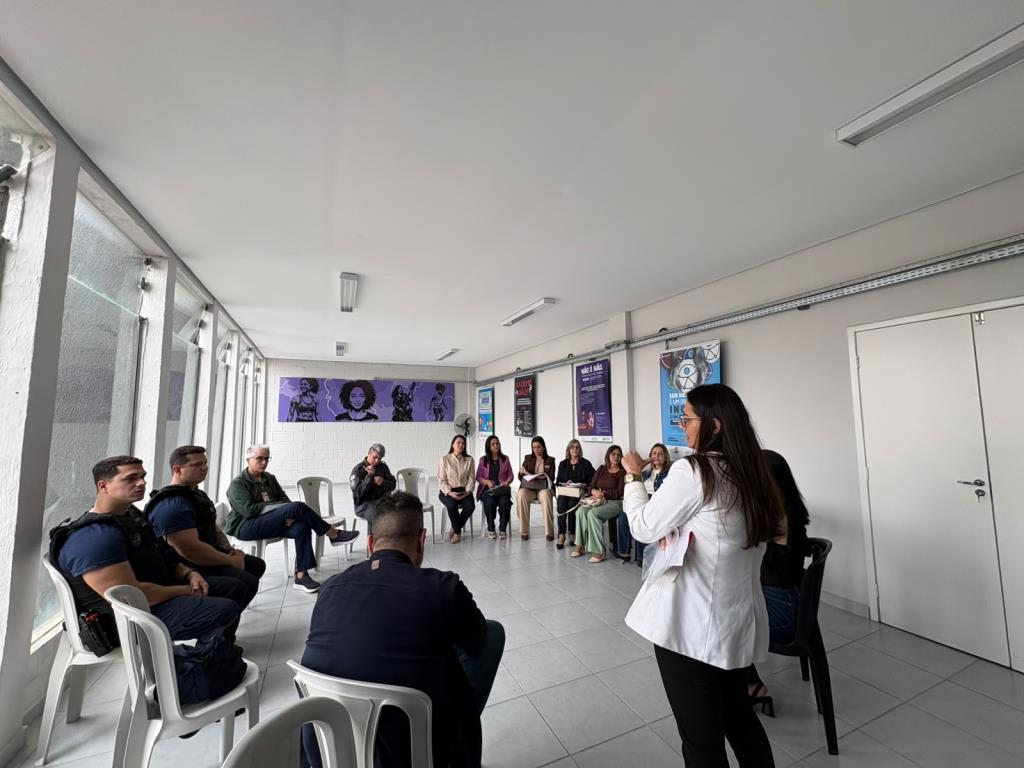 Rede Flor de Lótus realiza primeira reunião e fortalece integração da rede de proteção às mulheres em Pindamonhangaba