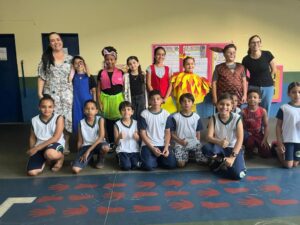 Alunos do 4º ano da Rede Municipal apresentam espetáculo “Os Saltimbichos” em Pinda