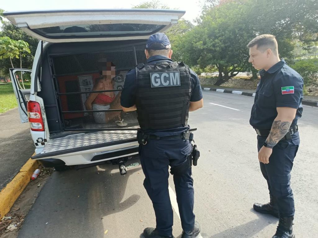 Patrulhamento preventivo da GCM resulta em prisão e apreensão de substância suspeita no Campos Maia