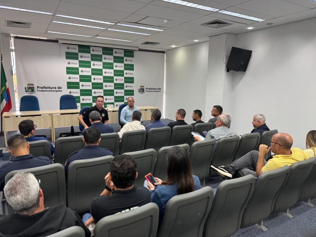 Prefeitura inicia planejamento do Natal 2026 com foco em estrutura, parcerias e programação regional
